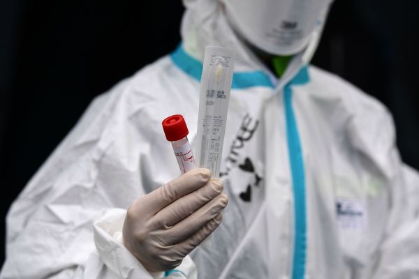 Study behind updated FDA guidance shows self-swab tests are as effective as those done by clinicians