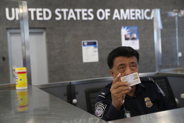 Twitter, Reddit challenge US rules forcing visa applicants to disclose their social media handles
