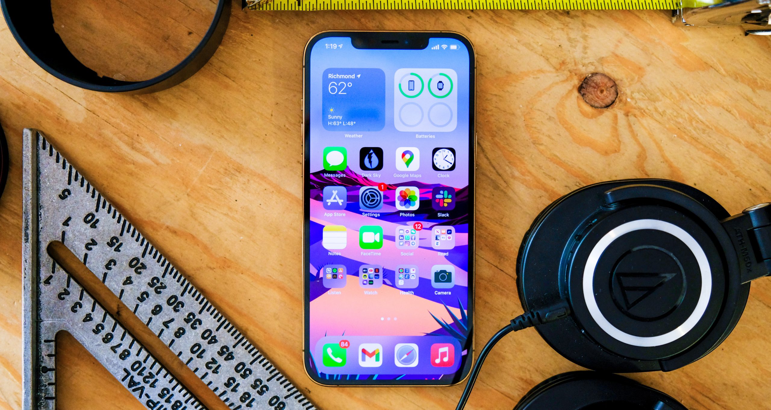 Apple releases iOS 14.2.1 to fix bugs on iPhone 12 devices