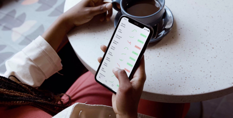 Berlin’s Trade Republic nabs $900M led by Sequoia at a $5B valuation to take its neo-broker app across Europe