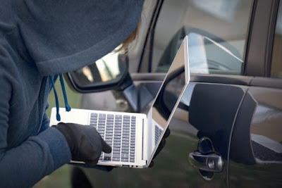 Teen hacker finds bug that lets him control 25+ Teslas remotely